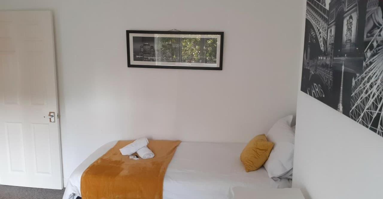 Perry Road, Beautiful Large House Available For Guests And Contractors Parking Wifi Nottingham