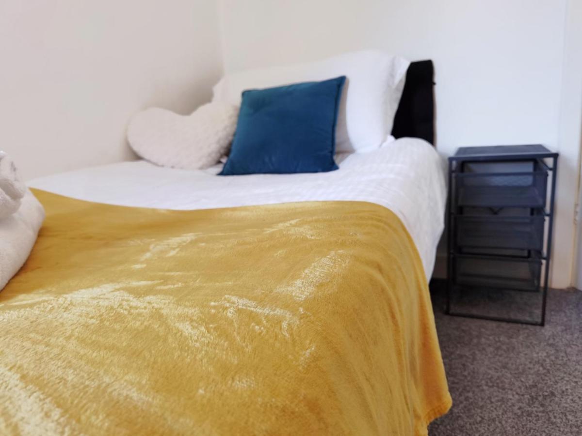 Perry Road, Beautiful Large House Available For Guests And Contractors Parking Wifi Holiday home *