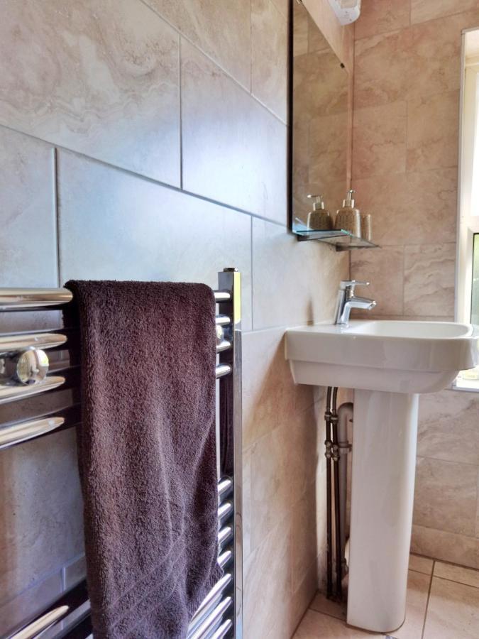 Perry Road, Beautiful Large House Available For Guests And Contractors Parking Wifi Nottingham