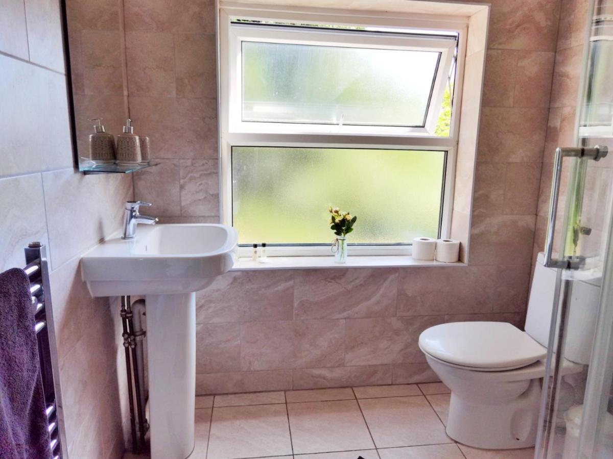 Perry Road, Beautiful Large House Available For Guests And Contractors Parking Wifi Nottingham