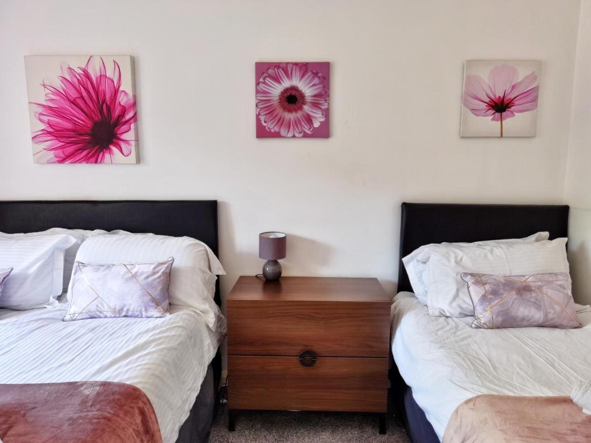 Perry Road, Beautiful Large House Available For Guests And Contractors Parking Wifi Holiday home *