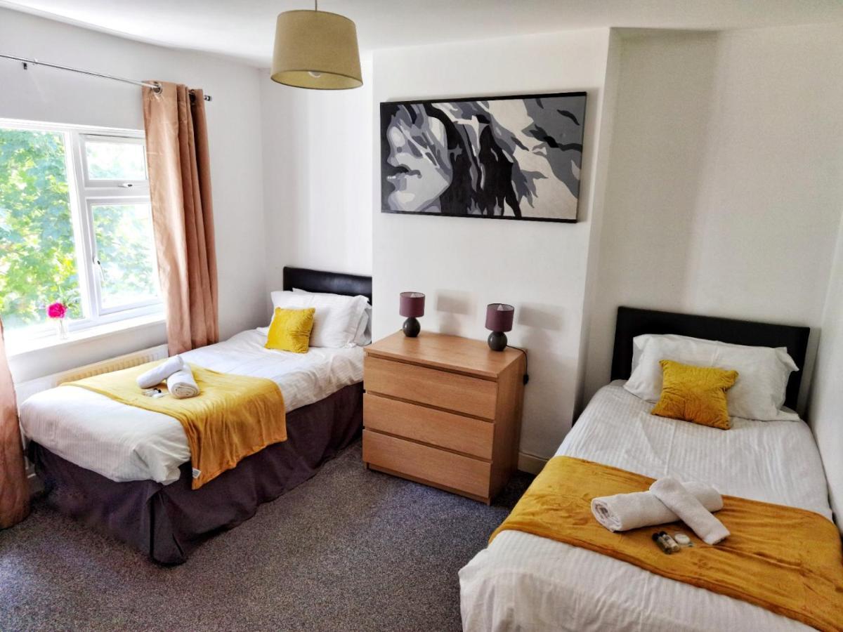 Perry Road, Beautiful Large House Available For Guests And Contractors Parking Wifi Nottingham
