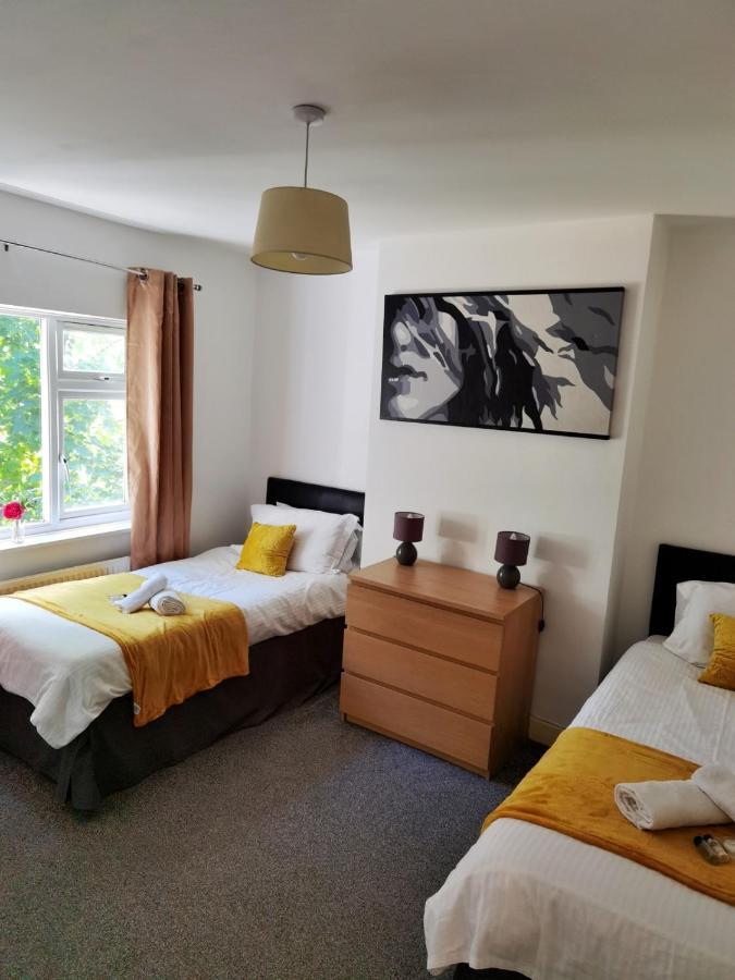Perry Road, Beautiful Large House Available For Guests And Contractors Parking Wifi *