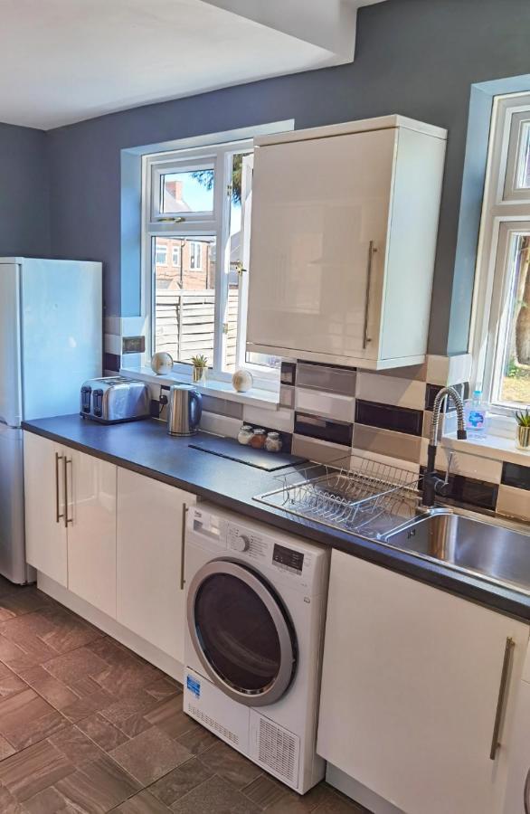 Perry Road, Beautiful Large House Available For Guests And Contractors Parking Wifi Holiday home *