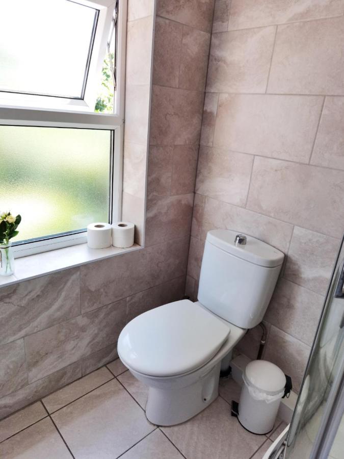 Perry Road, Beautiful Large House Available For Guests And Contractors Parking Wifi Nottingham