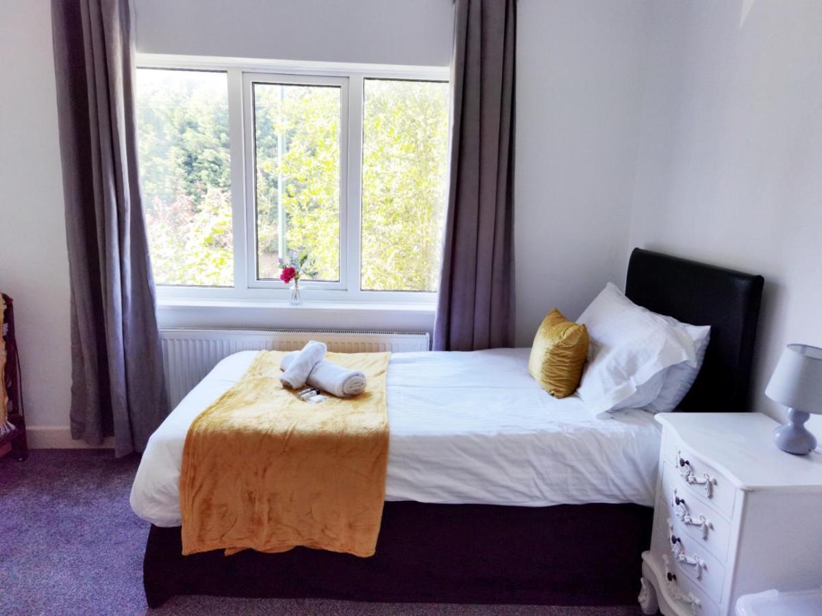 Holiday home Perry Road, Beautiful Large House Available For Guests And Contractors Parking Wifi *