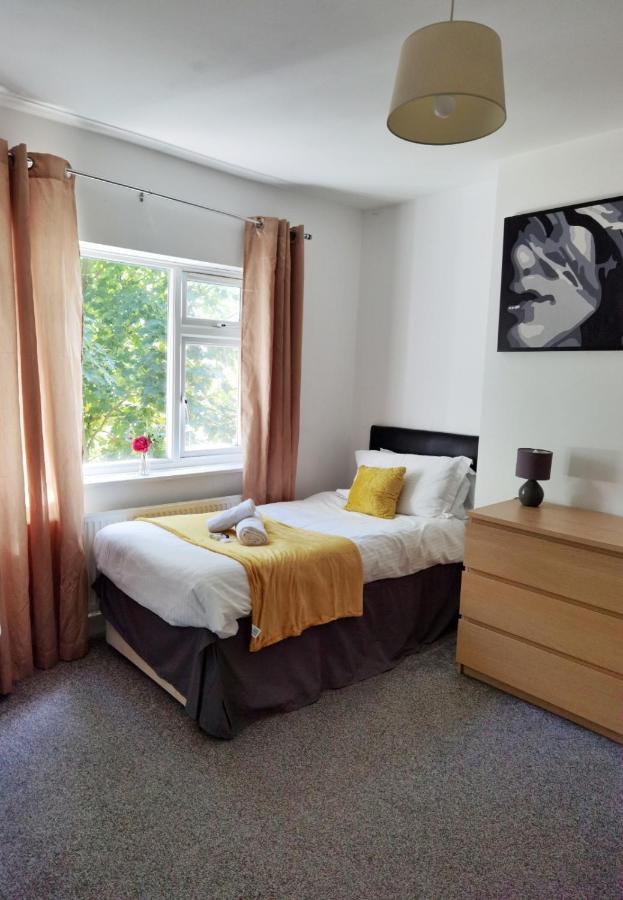 Holiday home Perry Road, Beautiful Large House Available For Guests And Contractors Parking Wifi *