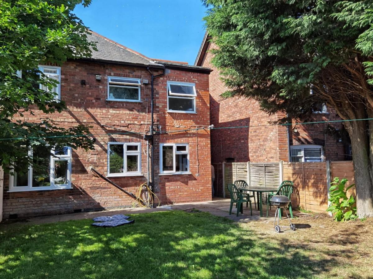 Perry Road, Beautiful Large House Available For Guests And Contractors Parking Wifi * Nottingham