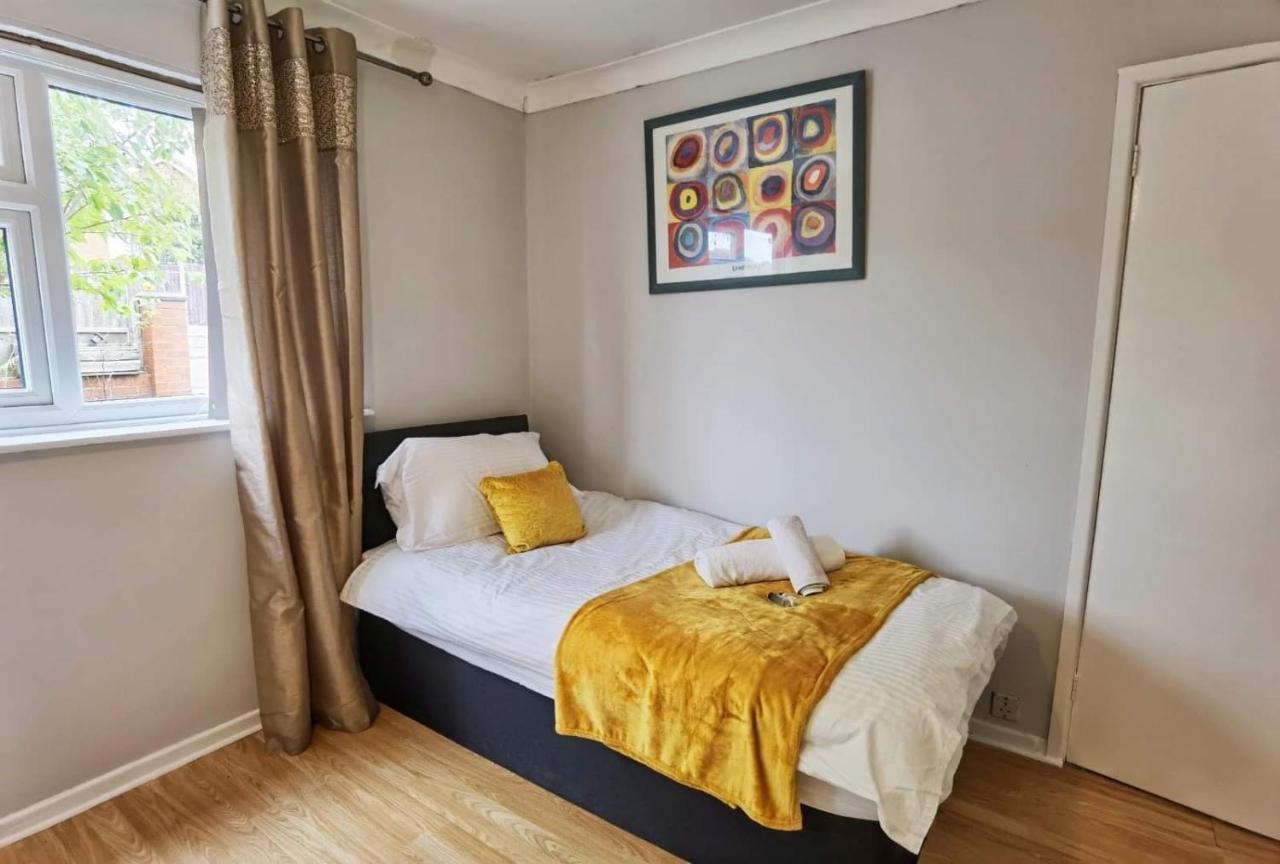 Fourth Avenue, Lovely Bungalow Available For Guests And Contractors Parking Wifi Nottingham