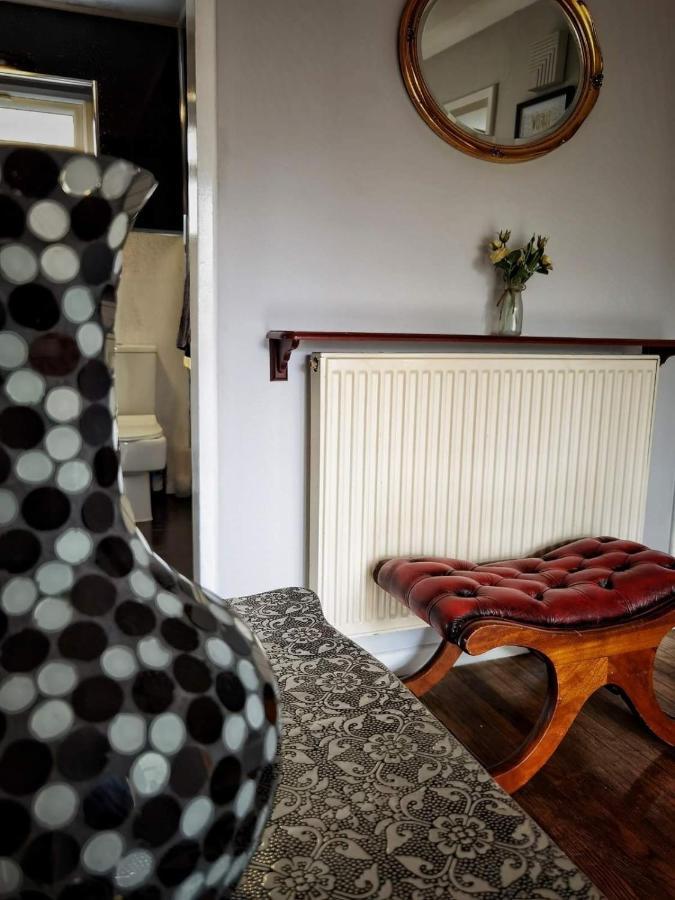 Casa de férias Fourth Avenue, Lovely Bungalow Available For Guests And Contractors Parking Wifi Nottingham