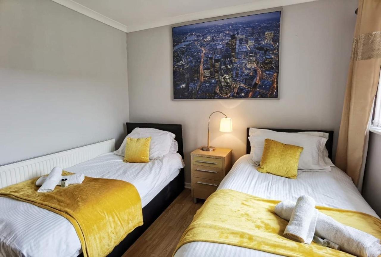 Fourth Avenue, Lovely Bungalow Available For Guests And Contractors Parking Wifi Casa de férias