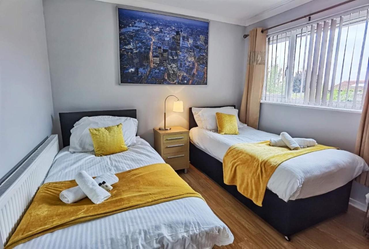 Fourth Avenue, Lovely Bungalow Available For Guests And Contractors Parking Wifi Casa de férias Nottingham