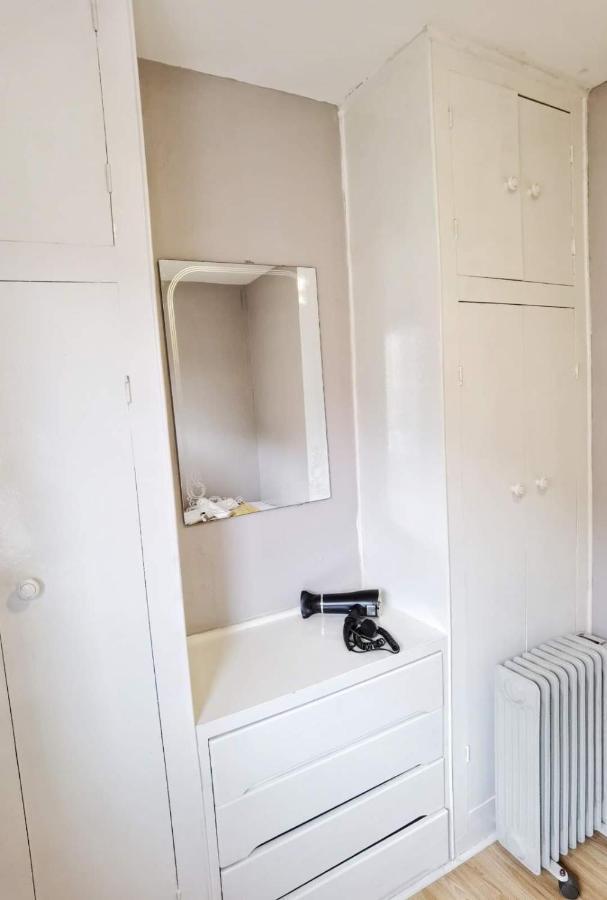 Fourth Avenue, Lovely Bungalow Available For Guests And Contractors Parking Wifi *