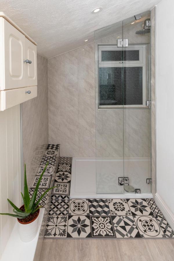 Arthouse - Lovely, Spacious And Elegant 5bed House