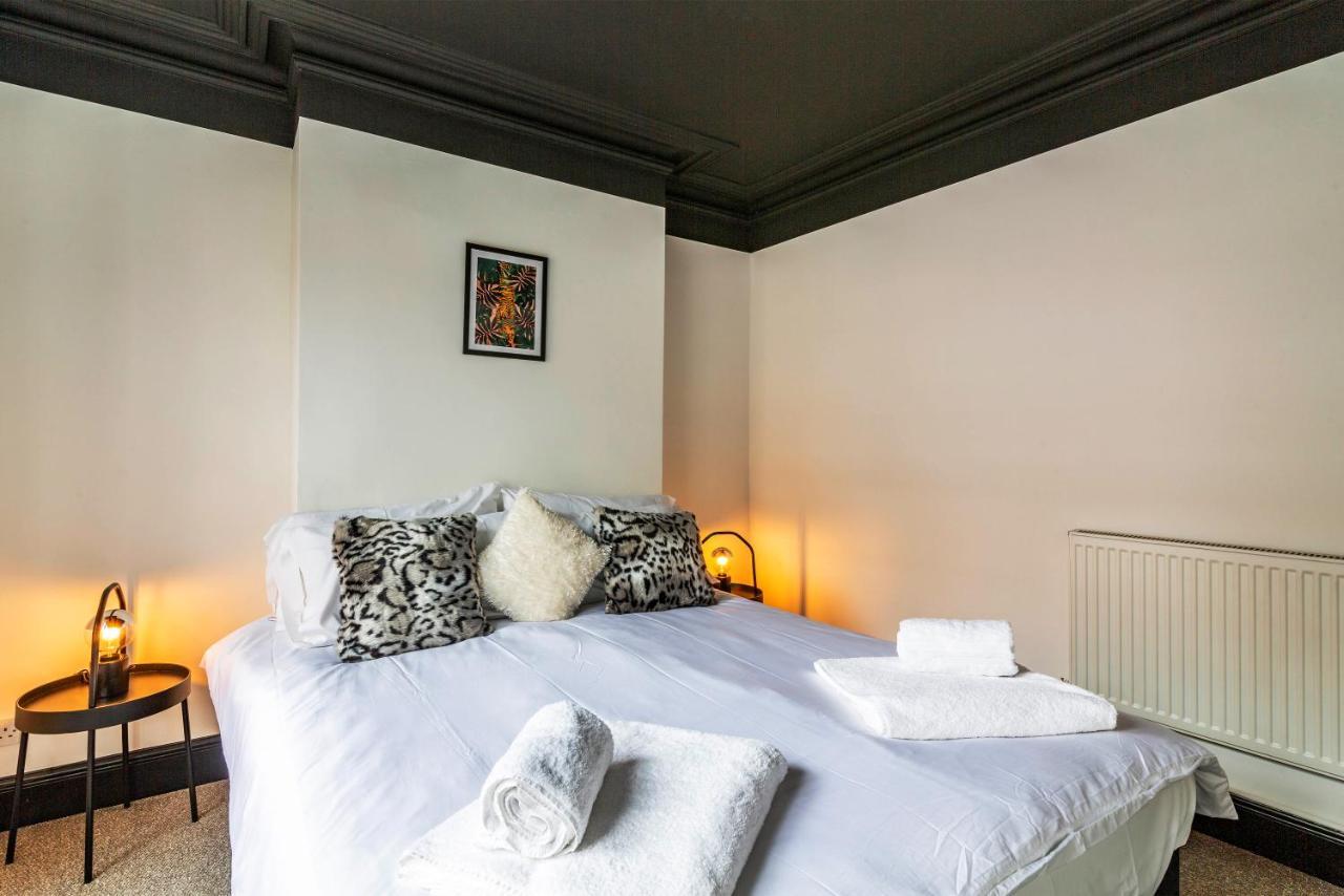 De Luxe Short Stays- Trent Bridge Apartment *