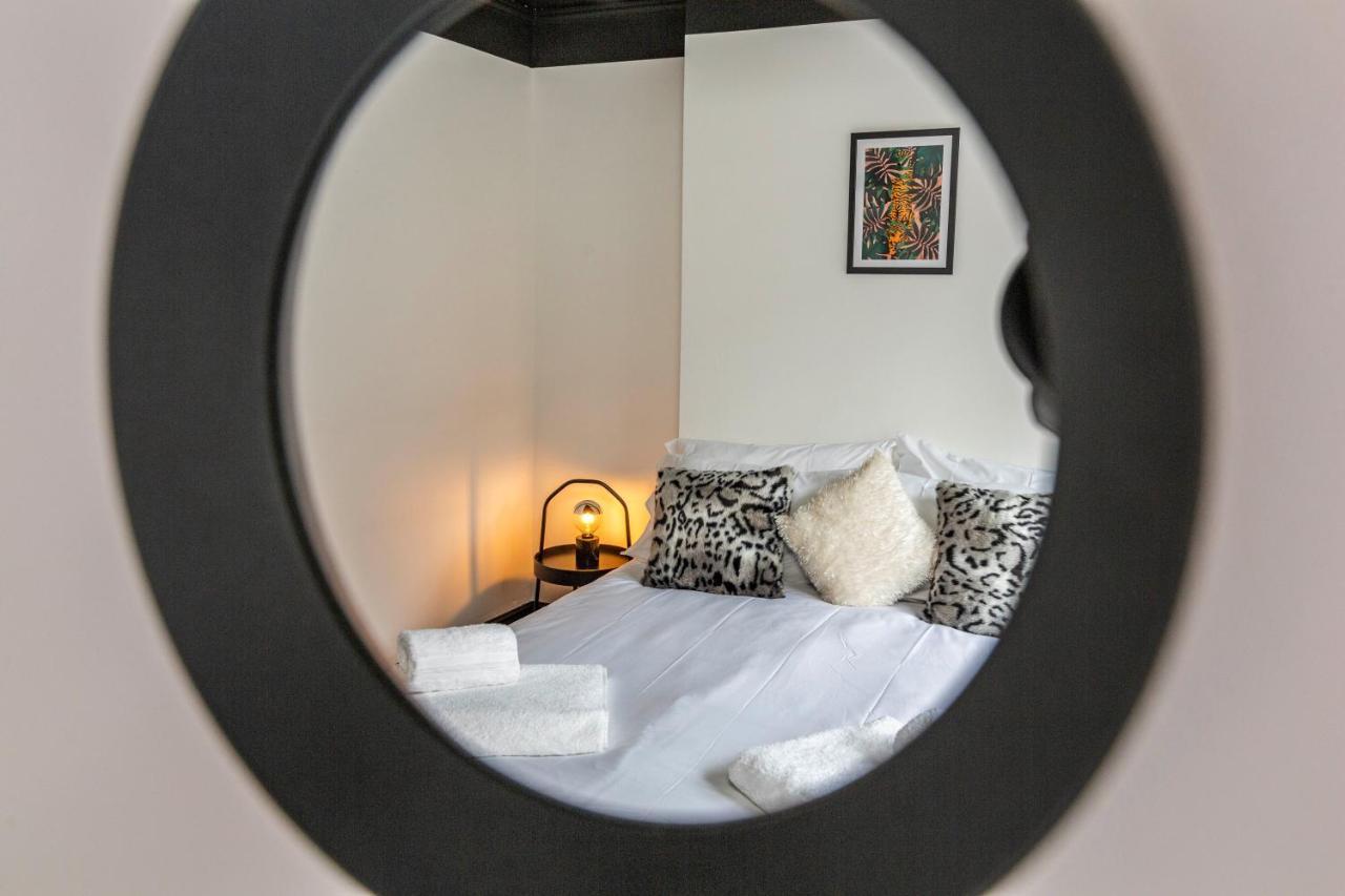 De Luxe Short Stays- Trent Bridge Apartment *