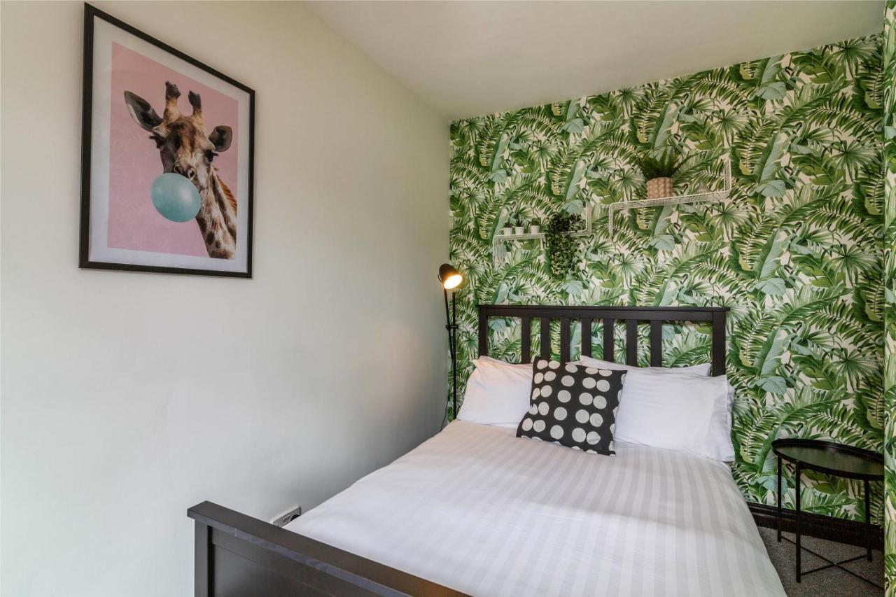 De Luxe Short Stays- Trent Bridge Apartment *