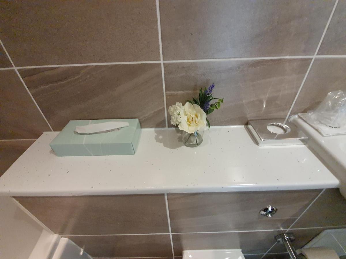 Luxury Centre With Smart Tv And Netflix, Hockley,