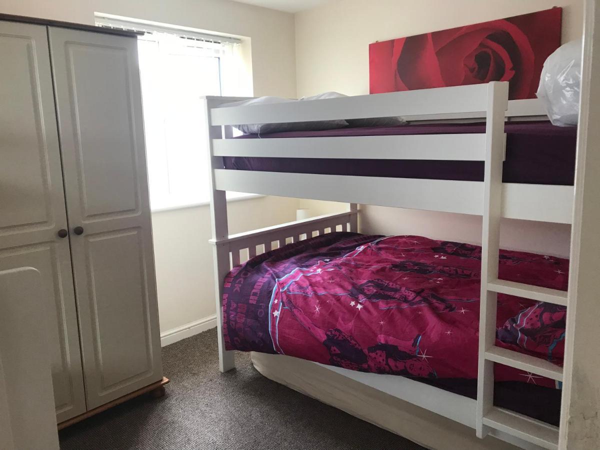 House Shared, New Build 36 3bedrooms Homestay *