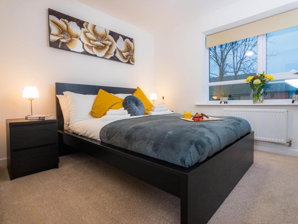 Modern 2 Bed House With Parking And Garden Holiday home Nottingham