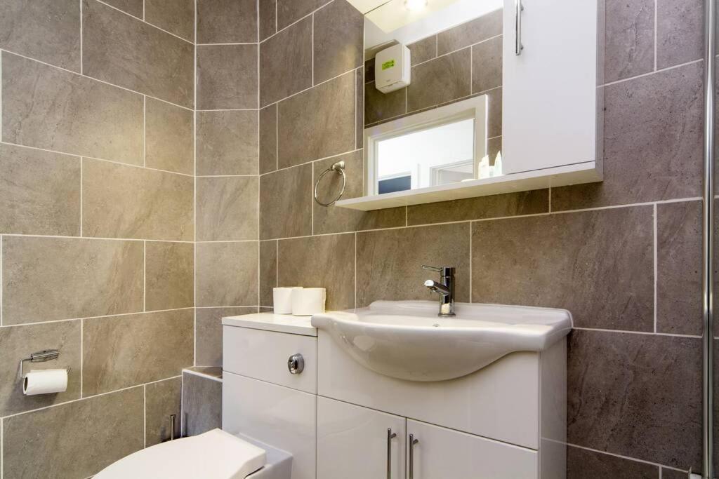Luxury City Centre Penthouse With Balcony - 2 Bed *