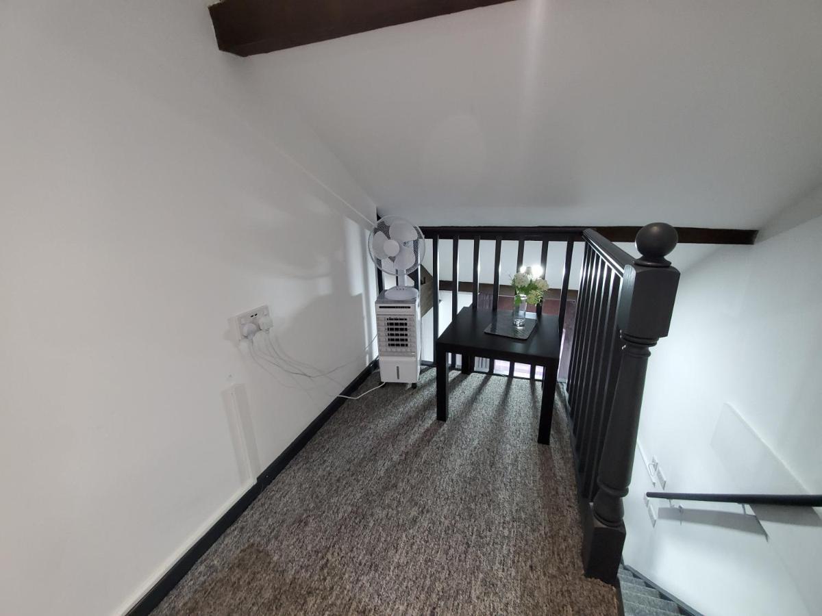 Russell St Suites *