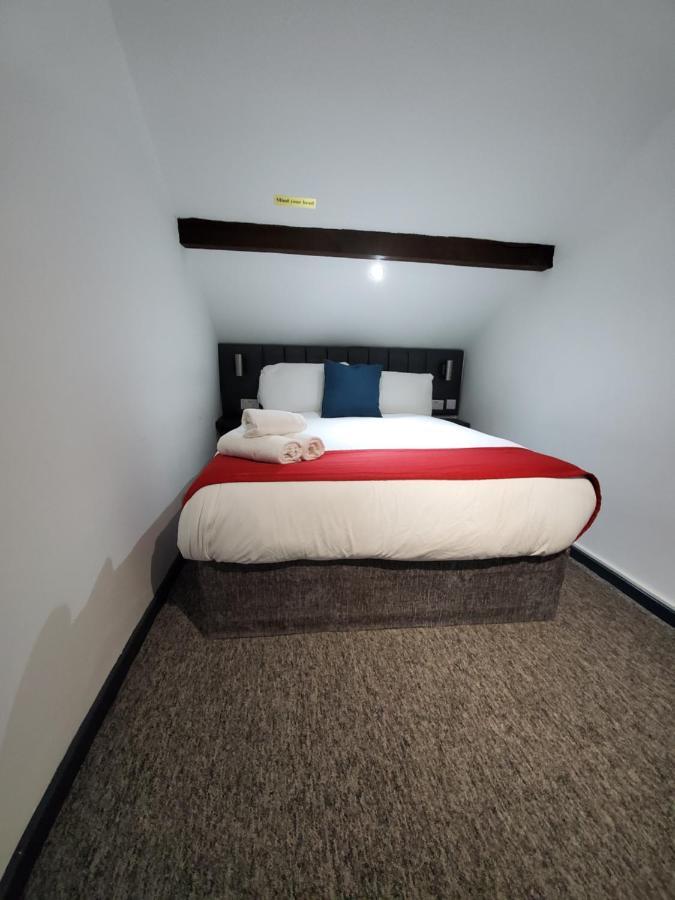 Aparthotel Russell St Suites