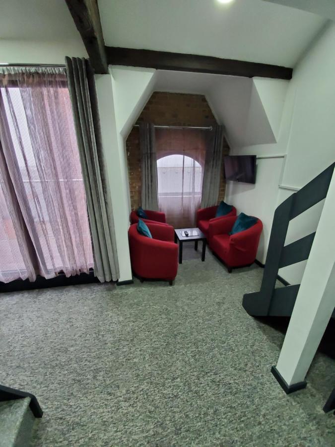 Russell St Suites Aparthotel