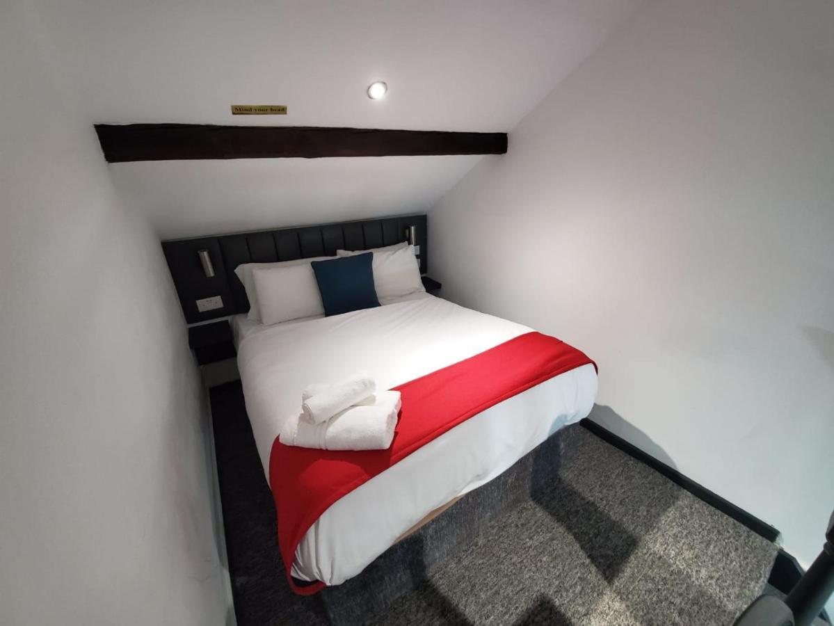 Russell St Suites *