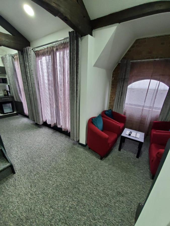 Aparthotel Russell St Suites
