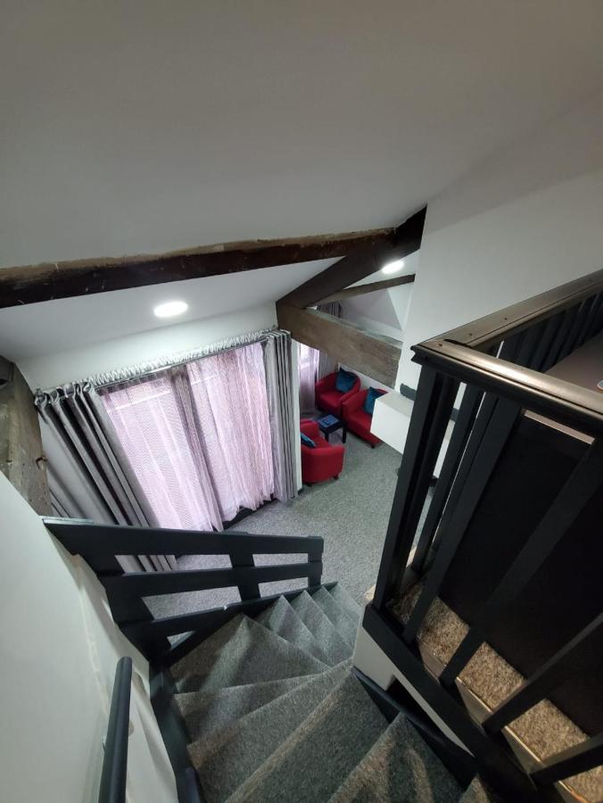 Russell St Suites