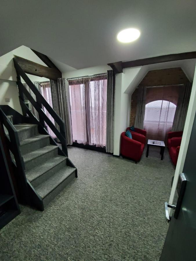 Russell St Suites