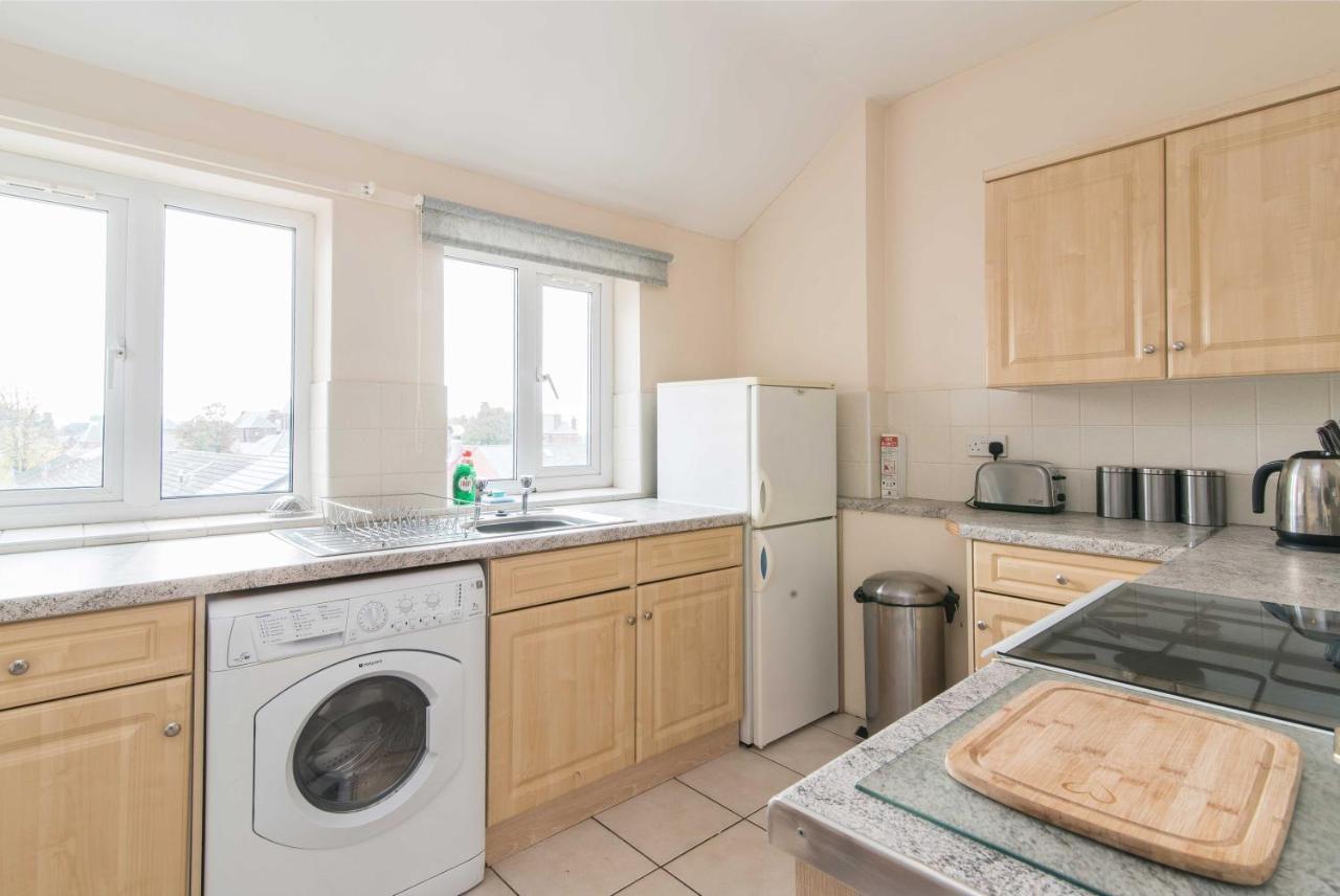 Lambley Court - Light, Open And Inviting Apartment