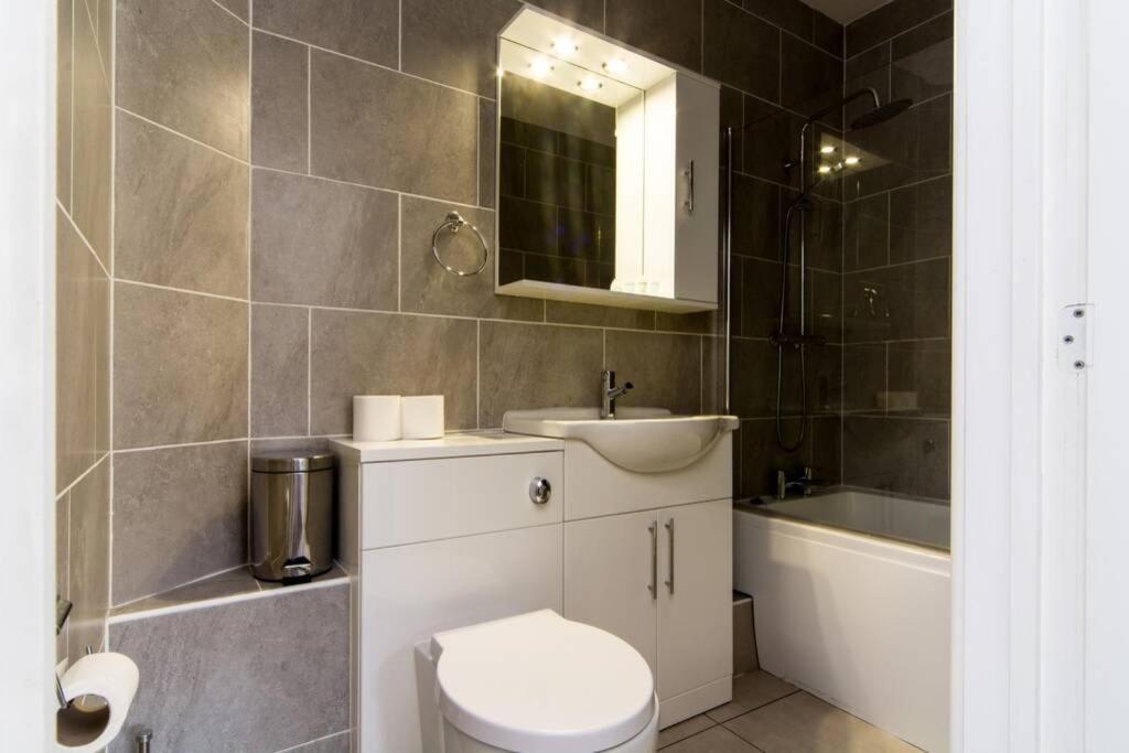 Apartment Luxury City Centre Penthouse With Balcony - 2 Bed *