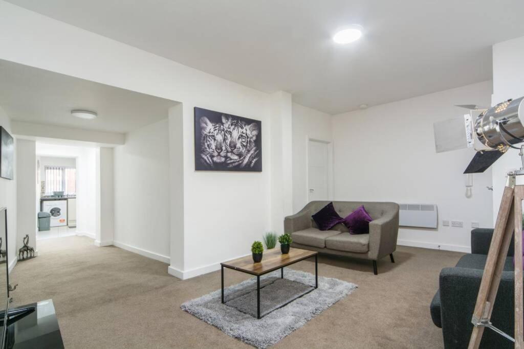 Apartment Luxury City Centre Penthouse With Balcony - 2 Bed Nottingham