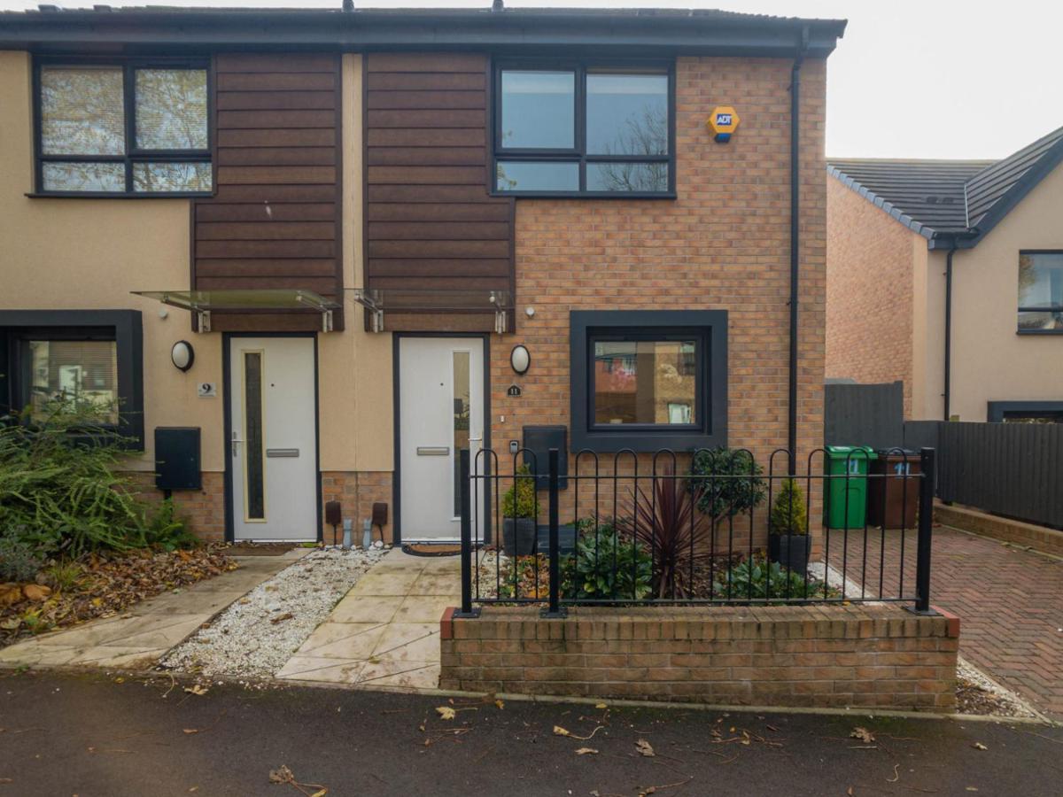 Modern 2 Bed House With Parking And Garden * Nottingham