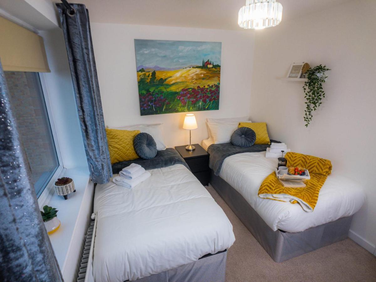 Modern 2 Bed House With Parking And Garden Holiday home