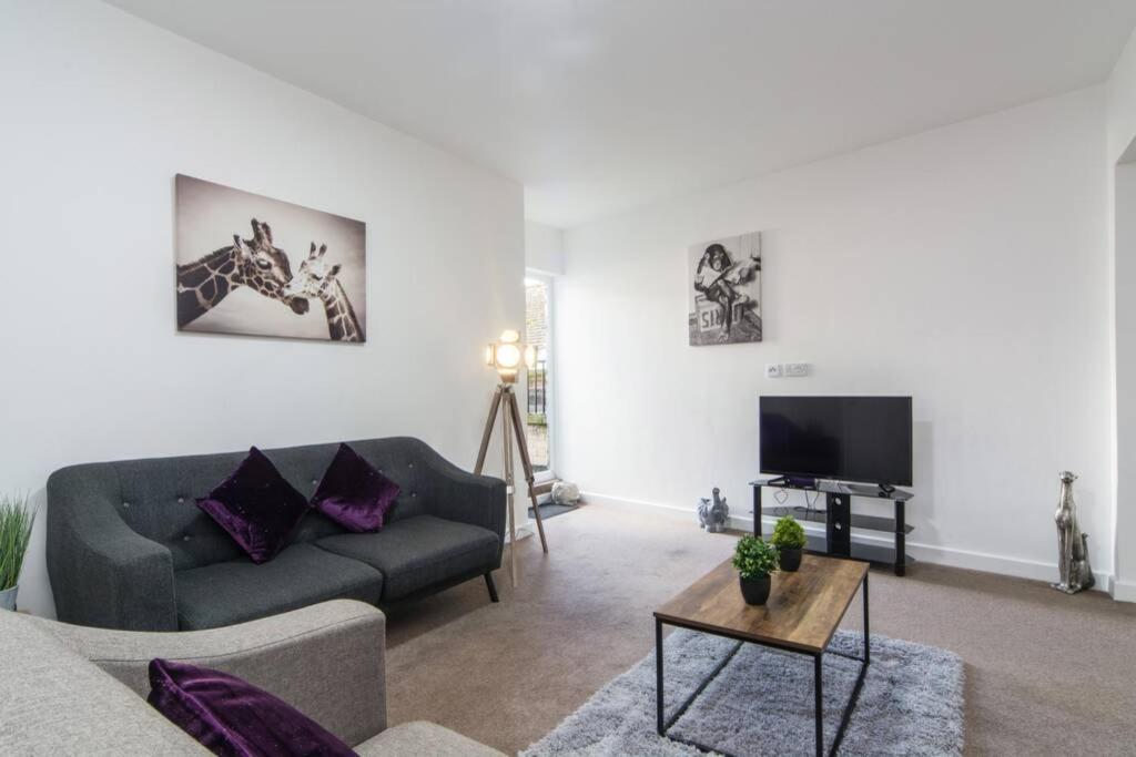 Luxury City Centre Penthouse With Balcony - 2 Bed Apartment Nottingham