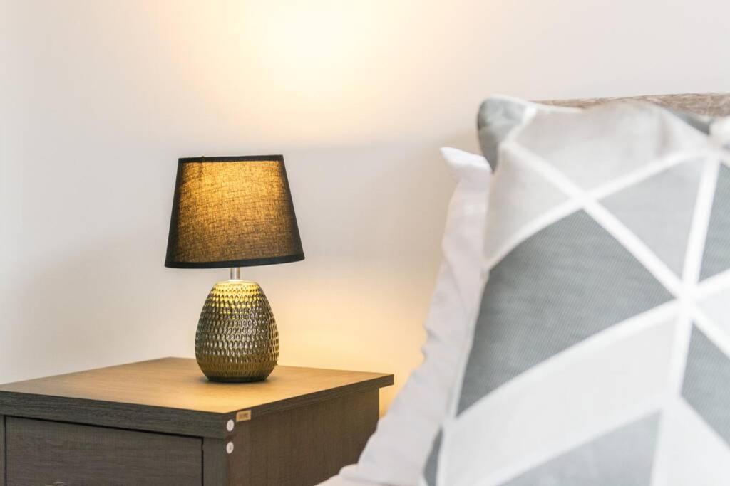 Luxury City Centre Penthouse With Balcony - 2 Bed Nottingham