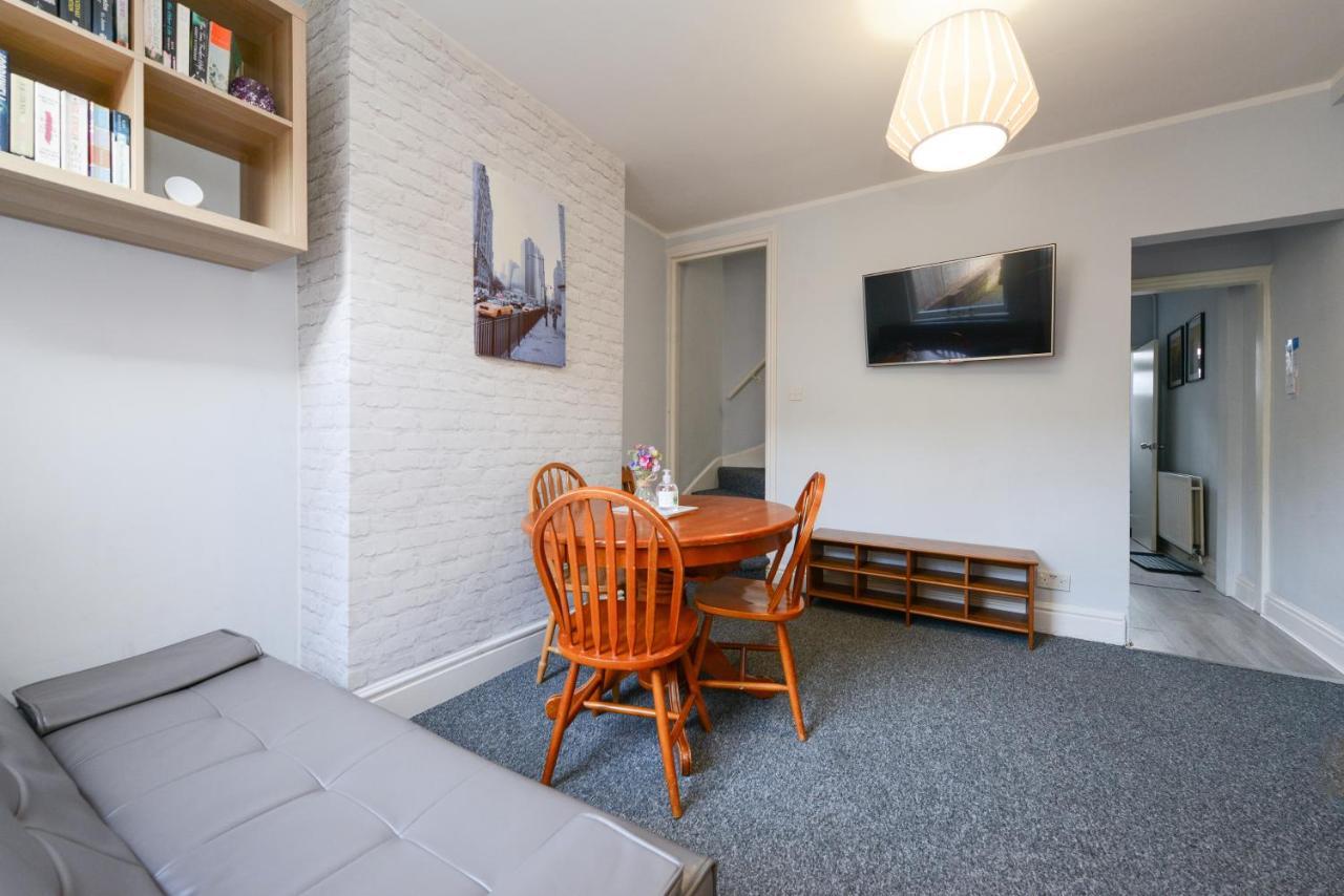 Apartment Perfect For Contractors! Spacious 5bed House With Parking - Radford