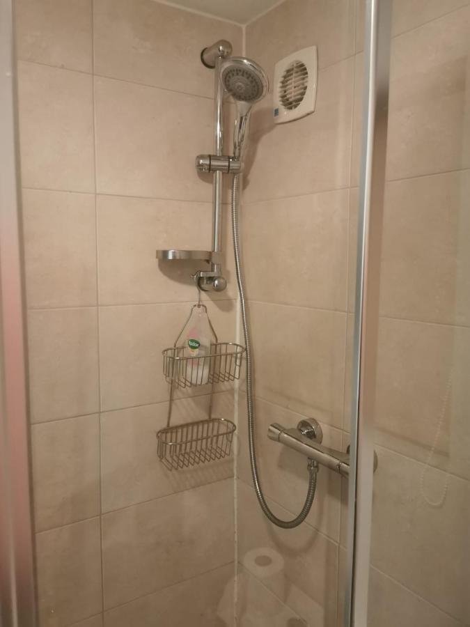 Peaceful Studio En-suite Pvt Entrance Garden Free Parking Apartamento *