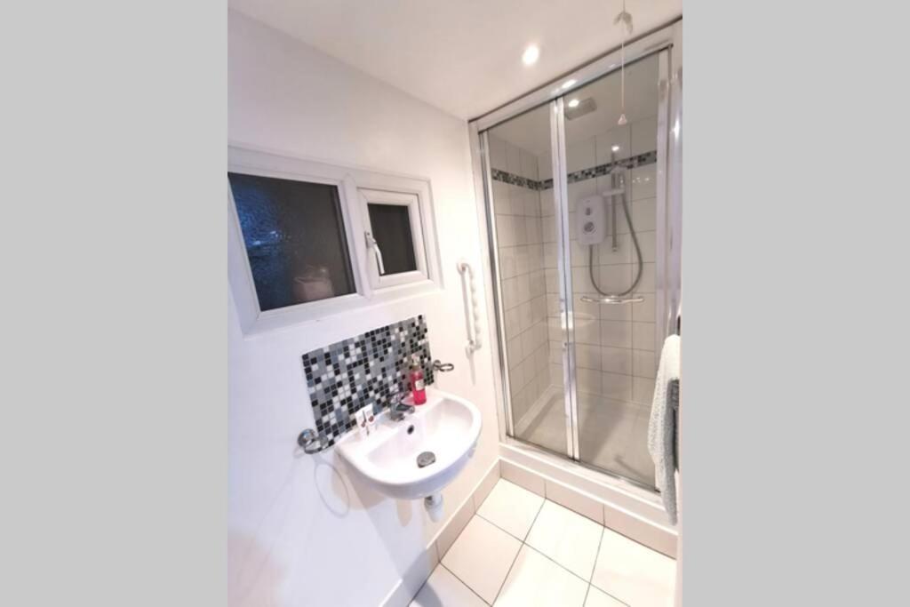 Private Comfortable Guest - *