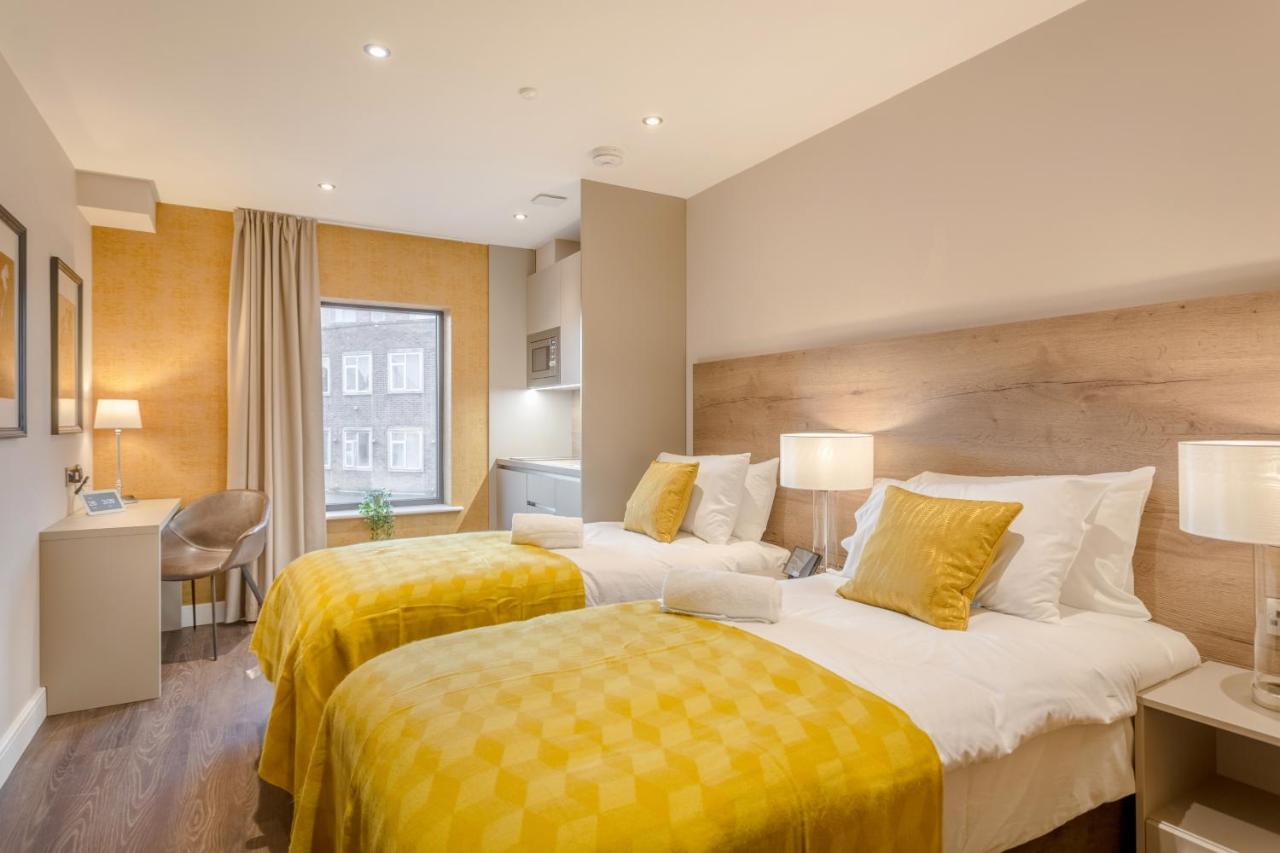 Dwell Living 4*
