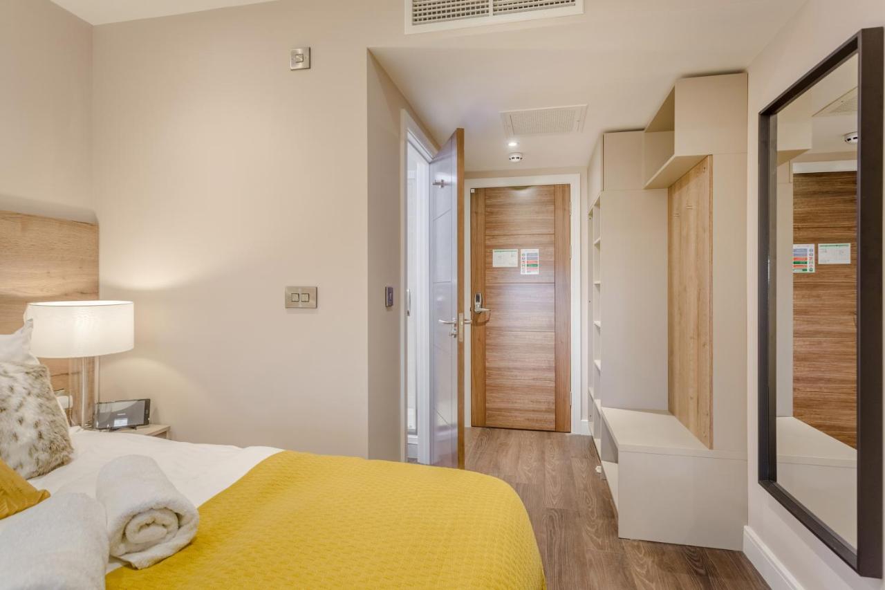 Dwell Living 4*