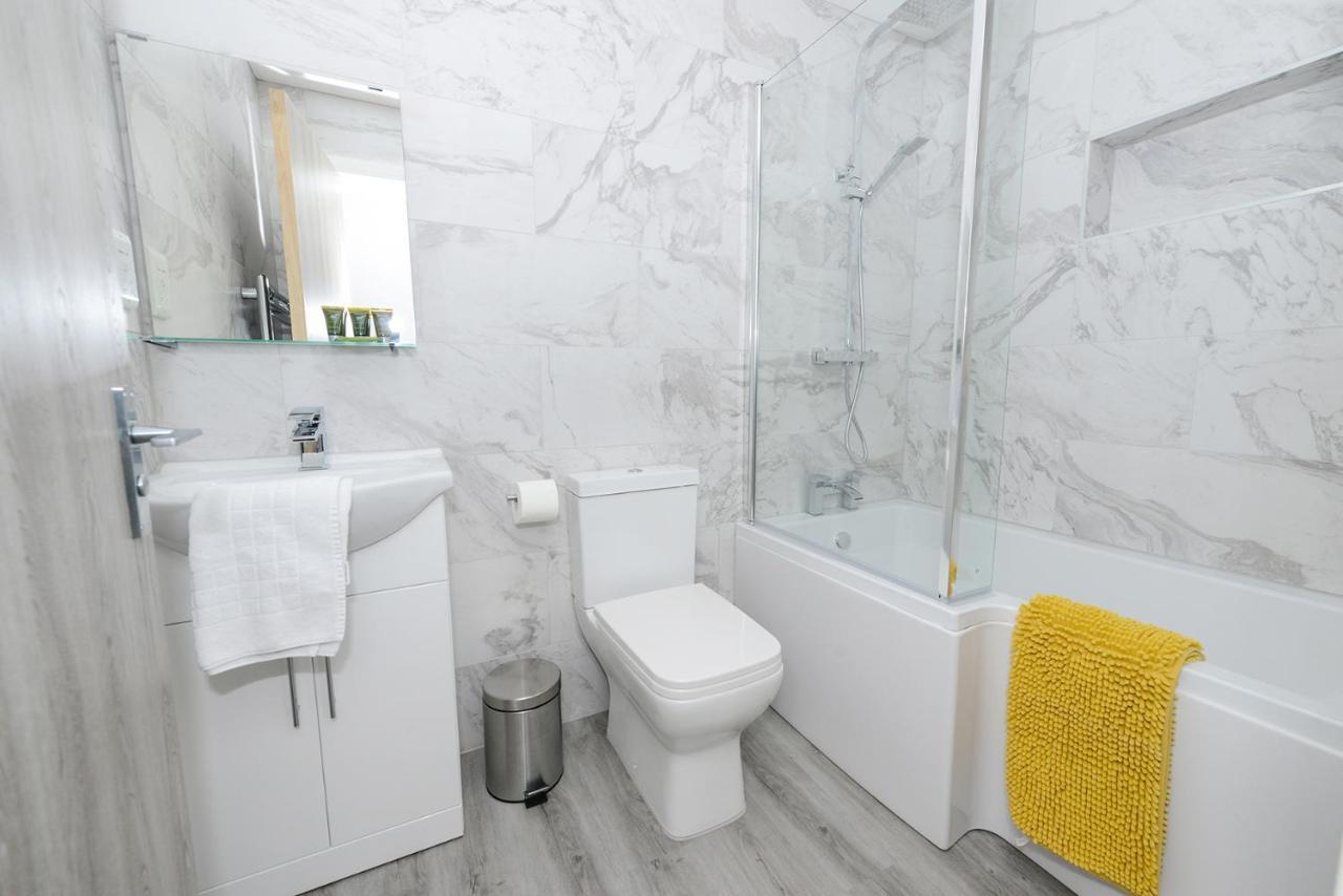 Adbolton House - Sleek, Stylish, Brand New & Carbon * Nottingham