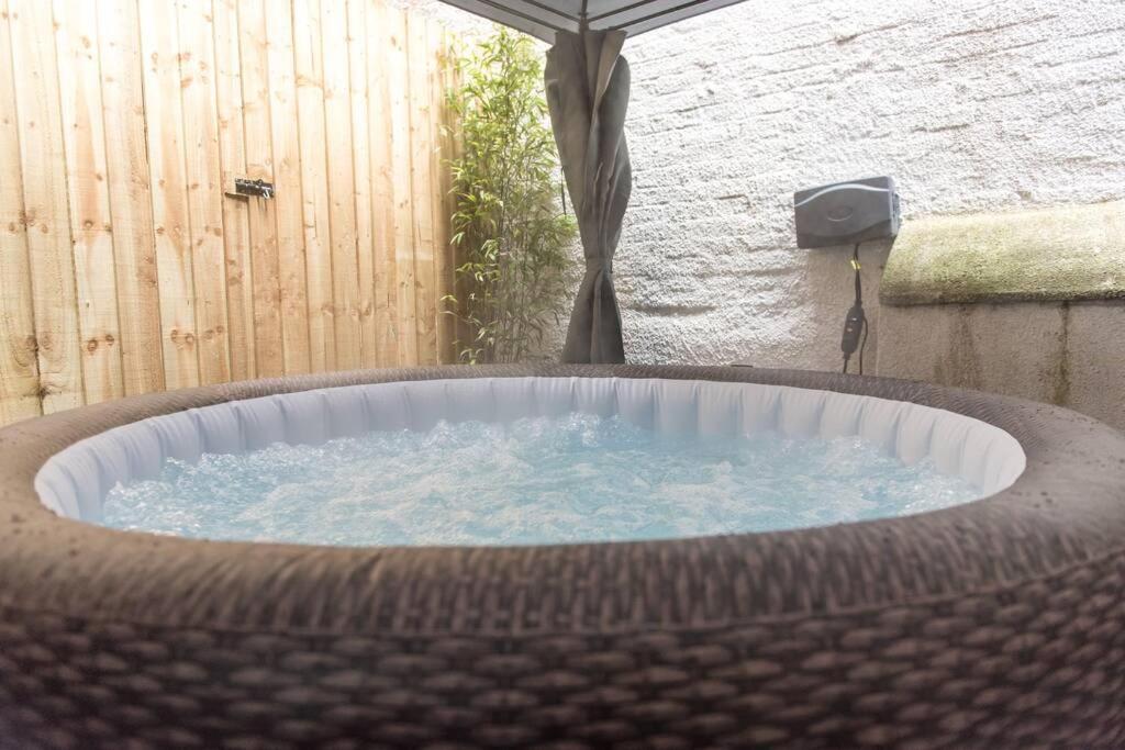 Luxury Hot Tub + 3 Double Bedrooms And Pool Table *
