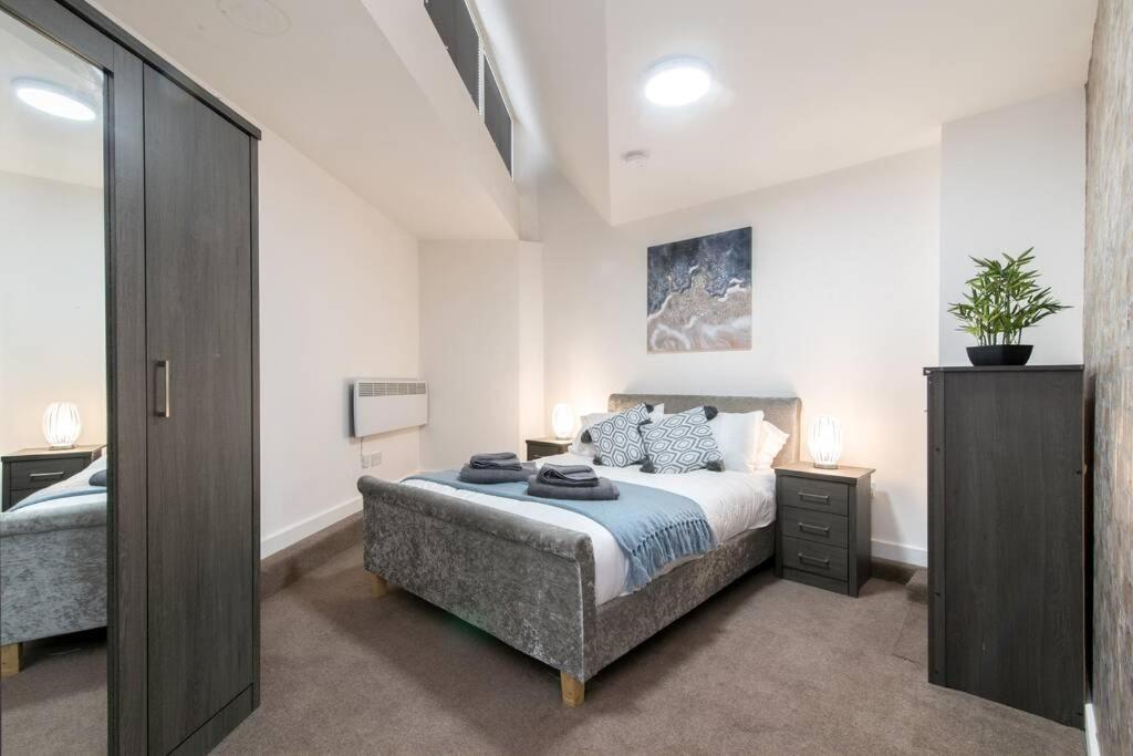 Luxury Hot Tub + 3 Double Bedrooms And Pool Table * Nottingham