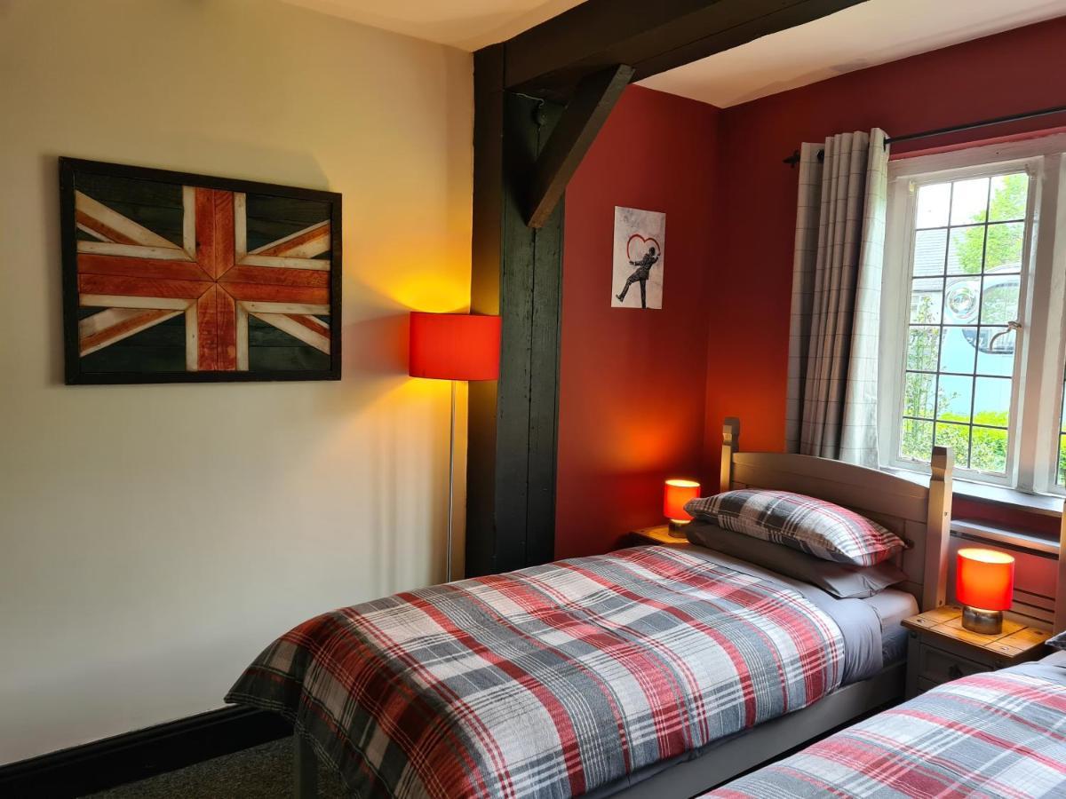 Tudor 3*