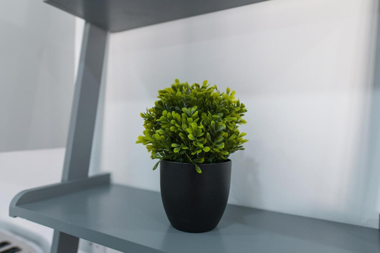 Adbolton House - Sleek, Stylish, Brand New & Carbon Apartamento *
