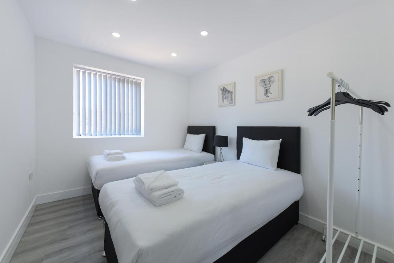 Adbolton House - Sleek, Stylish, Brand New & Carbon *
